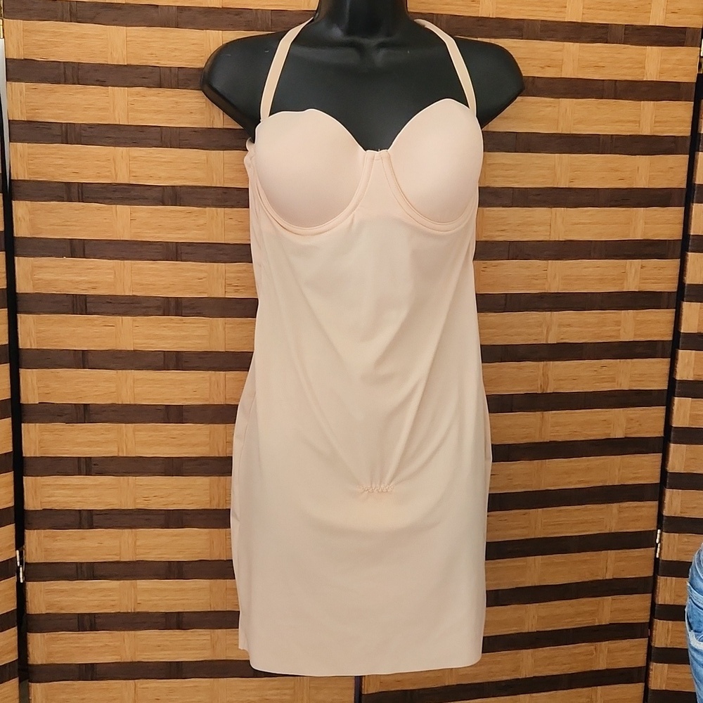 EUC! Maidenform dress body shaper underwire